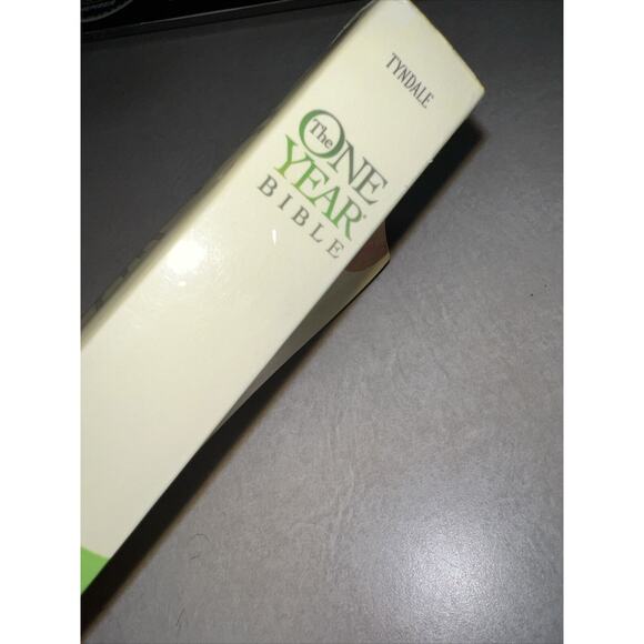 The One Year Bible Arranged in 365 Daily Readings NIV New International Version - Picture 9 of 13